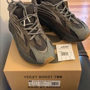 Yeezy Boost 700 Geode size 6.5
